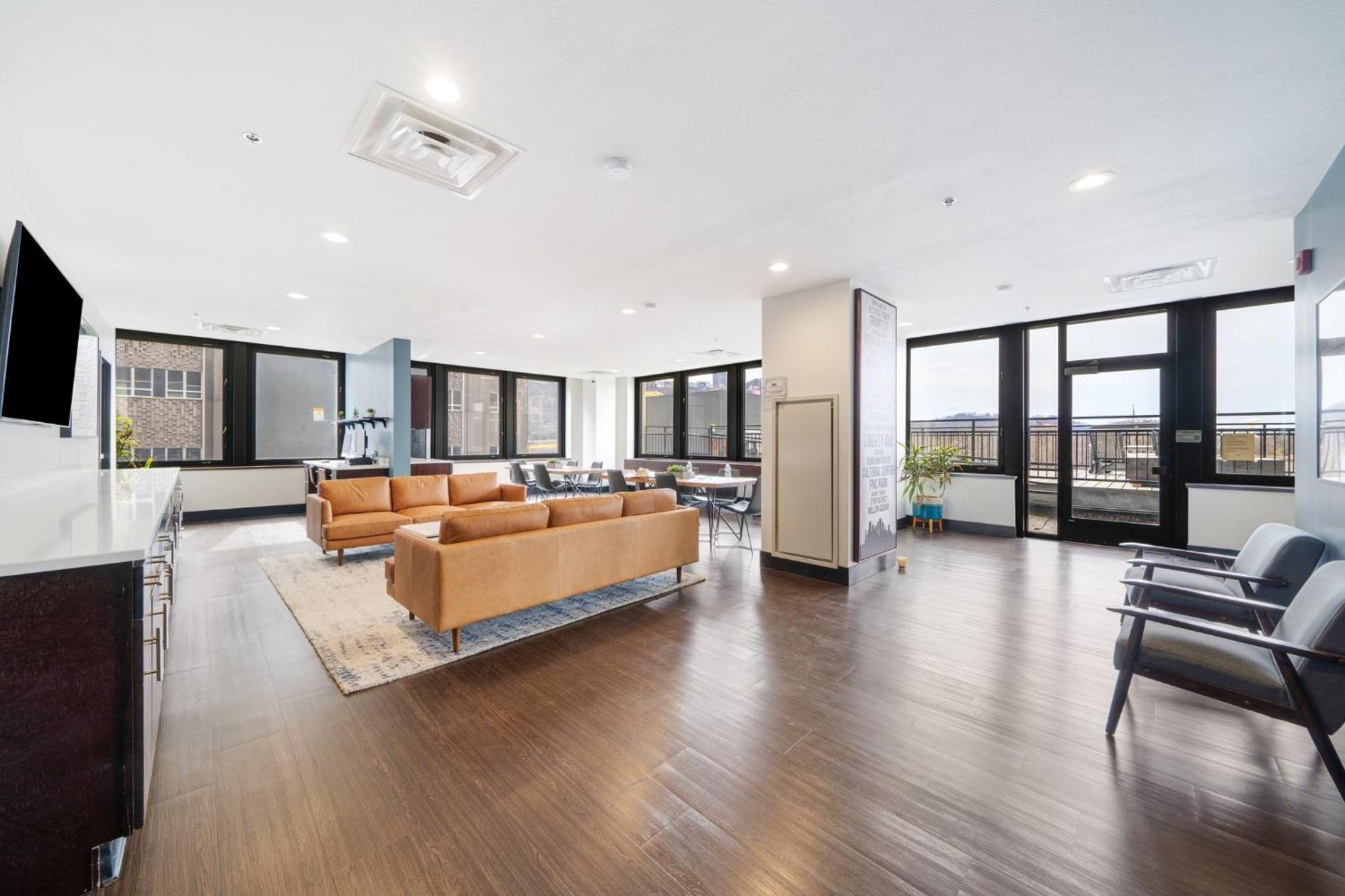 Luxe City Views Prime Location 24-7 Parking Gym Lounge Pittsburgh Bagian luar foto